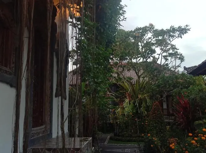 Khailash Warung And ベッド・アンド・ブレックファスト