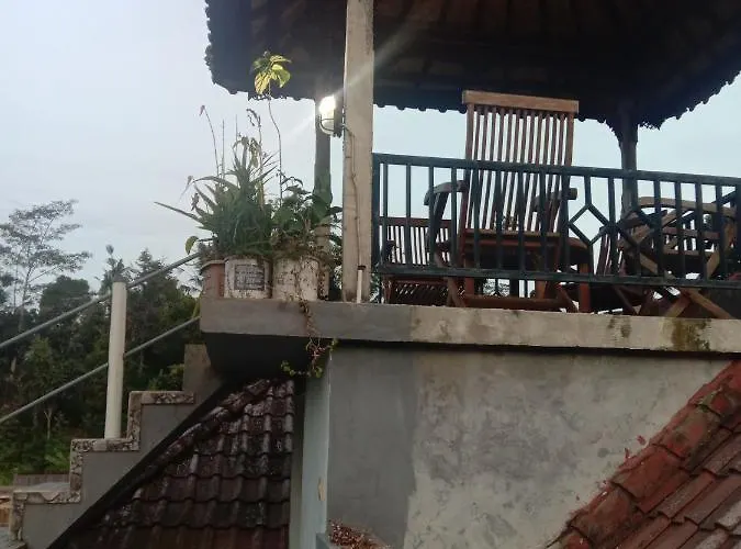 Khailash Warung And ベッド・アンド・ブレックファスト